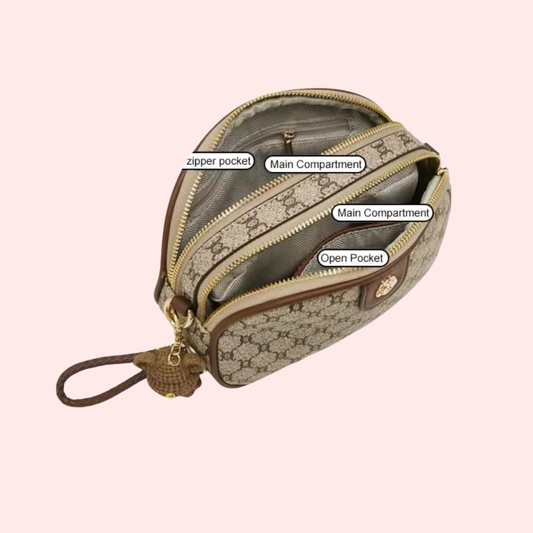 Bolsa de ombro feminina pequena transversal 2 repartições com chaveiro e alça.